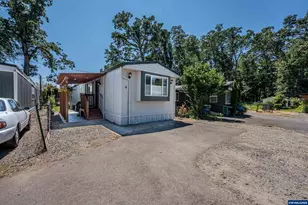 1065 Pacific Hwy, Woodburn, OR 97071 - Photo 2