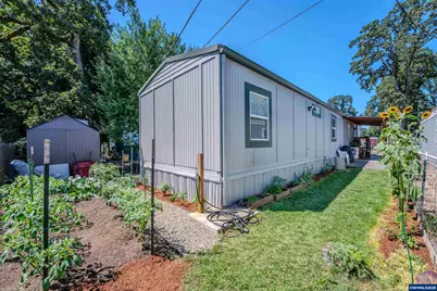 1065 Pacific Hwy #4, Woodburn, OR 97071 - Photo 28