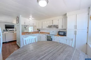 1065 Pacific Hwy, Woodburn, OR 97071 - Photo 14