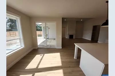 657 Magnolia Av, Woodburn, OR 97071 - Photo 4