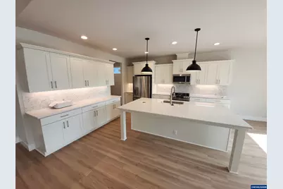 657 Magnolia Av, Woodburn, OR 97071 - Photo 2