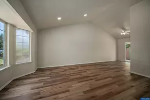 1033 E St, Independence, OR 97351 - Photo 6