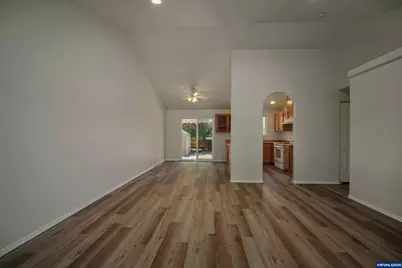 1033 E St, Independence, OR 97351 - Photo 8