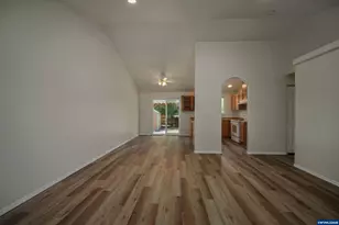 1033 E St, Independence, OR 97351 - Photo 8