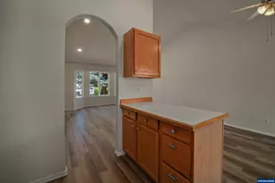 1033 E St, Independence, OR 97351 - Photo 14