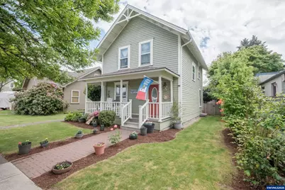 1138 9th Av SW, Albany, OR 97321 - Photo 2