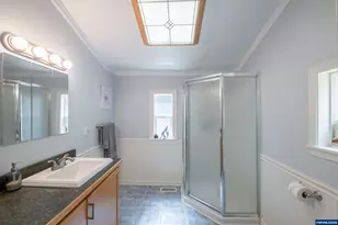 1049 N River Dr, Sweet Home, OR 97386 - Photo 16