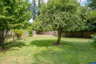 1049 N River Dr, Sweet Home, OR 97386 - Photo 24