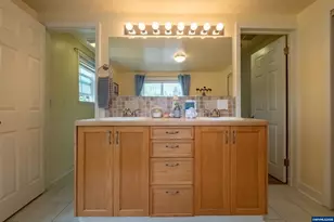 1049 N River Dr, Sweet Home, OR 97386 - Photo 22