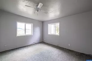 29236 Santiam Hwy, Lebanon, OR 97355 - Photo 16