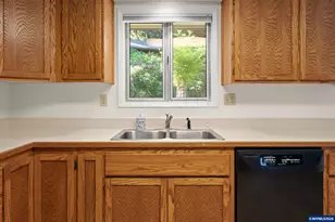 41886 Deerhorn Rd, Springfield, OR 97478 - Photo 12