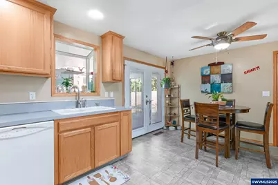 2247 Oregon Ct, Woodburn, OR 97071 - Photo 10