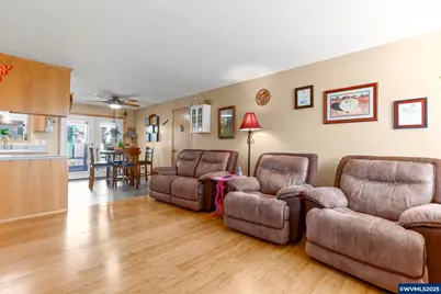 2247 Oregon Ct, Woodburn, OR 97071 - Photo 12