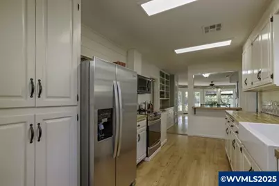 3945 Mistletoe Rd, Dallas, OR 97338 - Photo 6