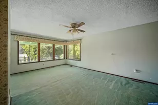 3295 Camellia Dr S, Salem, OR 97302 - Photo 8