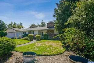 3295 Camellia Dr S, Salem, OR 97302 - Photo 2