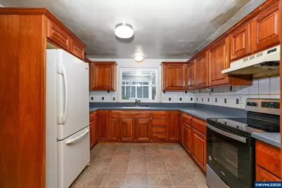 601 S Water St, Silverton, OR 97381 - Photo 16