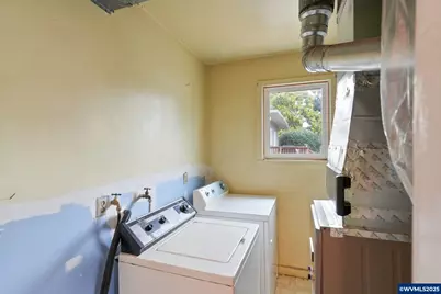 601 S Water St, Silverton, OR 97381 - Photo 22