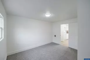 785 W B St, Lebanon, OR 97355 - Photo 24