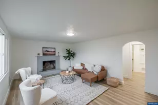 785 W B St, Lebanon, OR 97355 - Photo 8