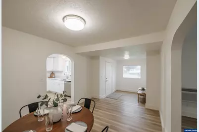 785 W B St, Lebanon, OR 97355 - Photo 14