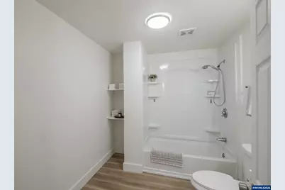 785 W B St, Lebanon, OR 97355 - Photo 32