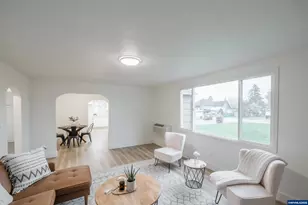 785 W B St, Lebanon, OR 97355 - Photo 10