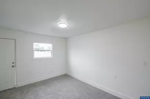 785 W B St, Lebanon, OR 97355 - Photo 26