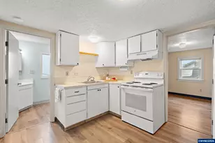 771 21st St SE, Salem, OR 97301 - Photo 4