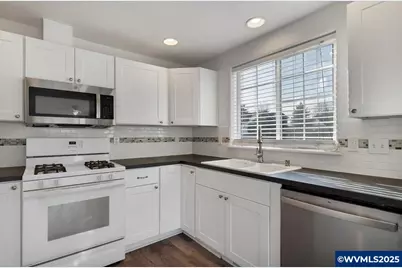 372 Pamela Ct, Jefferson, OR 97352 - Photo 10