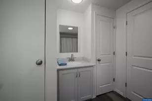 5422 Portland Rd NE, Salem, OR 97305 - Photo 30