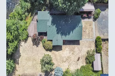 328 S 1st St, Mill City, OR 97360 - Photo 6