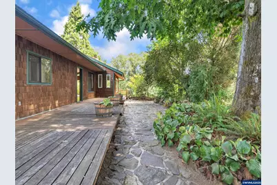 328 S 1st St, Mill City, OR 97360 - Photo 24