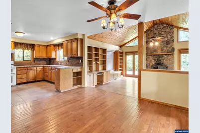 328 S 1st St, Mill City, OR 97360 - Photo 28