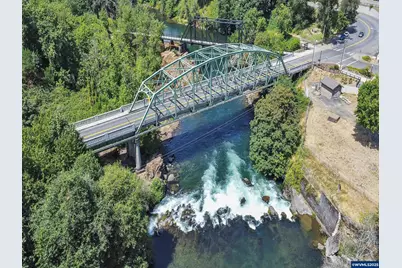 328 S 1st St, Mill City, OR 97360 - Photo 8