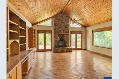 328 S 1st St, Mill City, OR 97360 - Photo 30