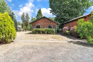 328 S 1st St, Mill City, OR 97360 - Photo 12