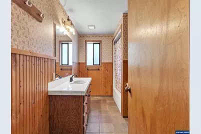 328 S 1st St, Mill City, OR 97360 - Photo 38