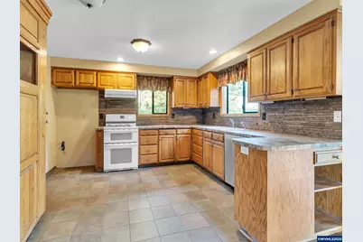 328 S 1st St, Mill City, OR 97360 - Photo 32