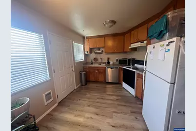 271 E Clay St, Monmouth, OR 97361 - Photo 6