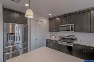 1819 SE Blueberry St, Dallas, OR 97338 - Photo 12