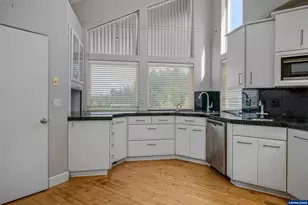 7002 Rainbow Dr SE, Salem, OR 97306 - Photo 12