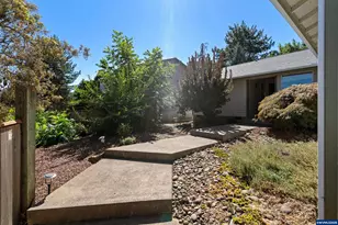 5573 Sugar Plum St SE, Salem, OR 97306 - Photo 6