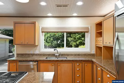 1215 10th Av SW, Albany, OR 97321 - Photo 16
