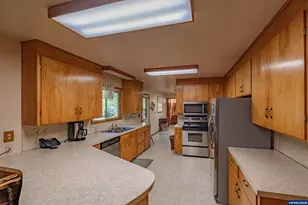 23547 Woods Creek Rd, Philomath, OR 97370 - Photo 10