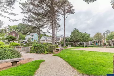 611 SW 27th Wy, Lincoln City, OR 97367 - Photo 24
