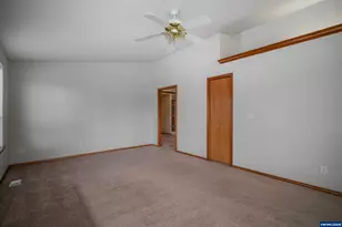 484 Travis Ct NE, Salem, OR 97301 - Photo 6