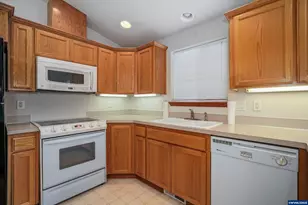 484 Travis Ct NE, Salem, OR 97301 - Photo 10