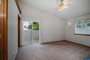 484 Travis Ct NE, Salem, OR 97301 - Photo 14