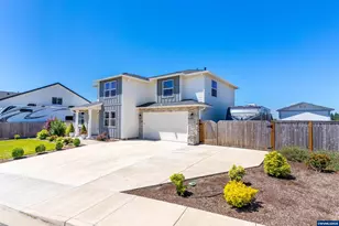 449 NE Pine St, Sublimity, OR 97385 - Photo 2